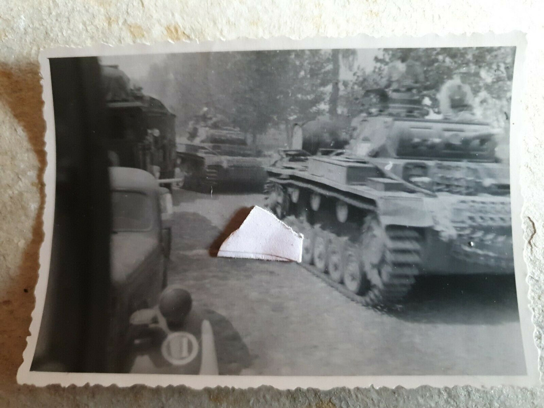 Dorfbesetzung Überfall Tanks Panzer
