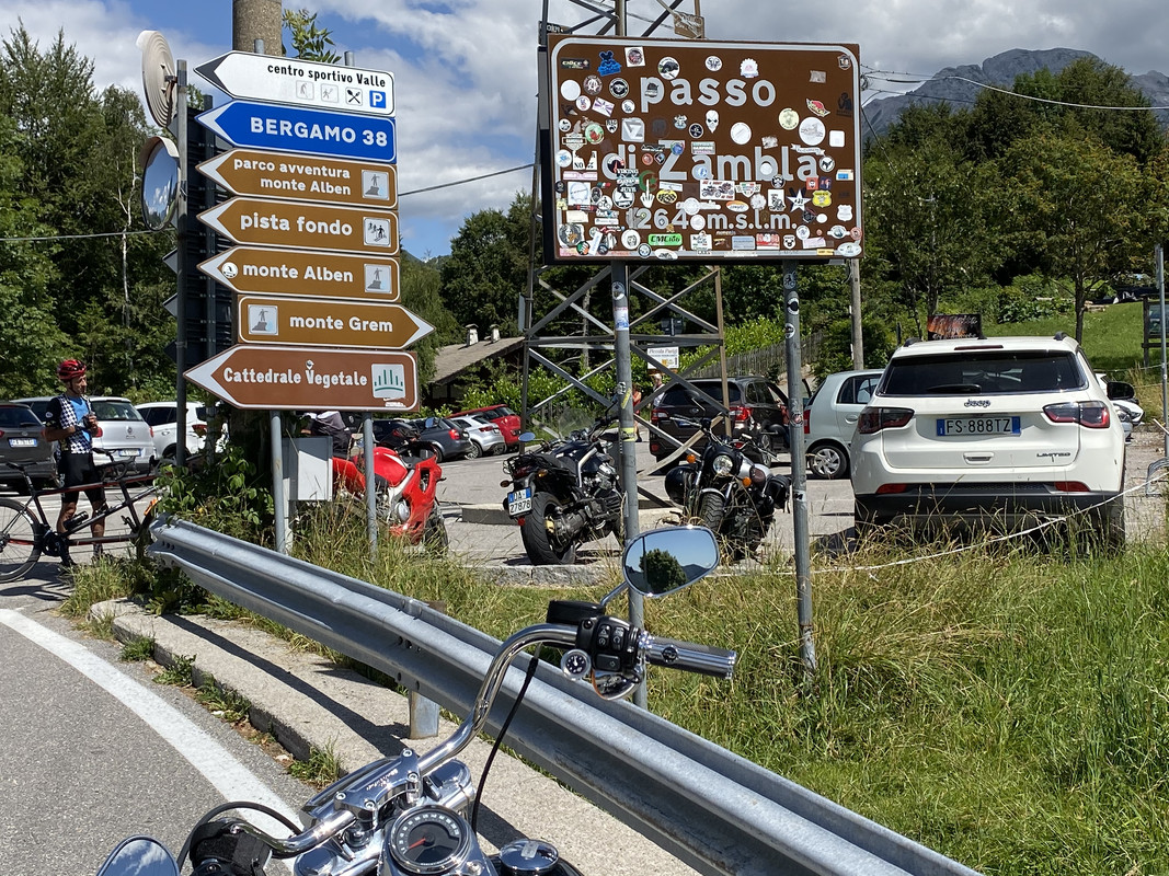 B0E6C069-79F3-4205-BBE9-F3CDFB2C622C