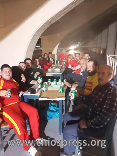 ΠΑΡΑ ΤΗ ΒΑΡΙΑ ΗΤΤΑ ΓΙΟΡΤΑΣΑΝ ΣΤΟΝ ΛΕΟΝΤΑ (ΦΩΤΟ)