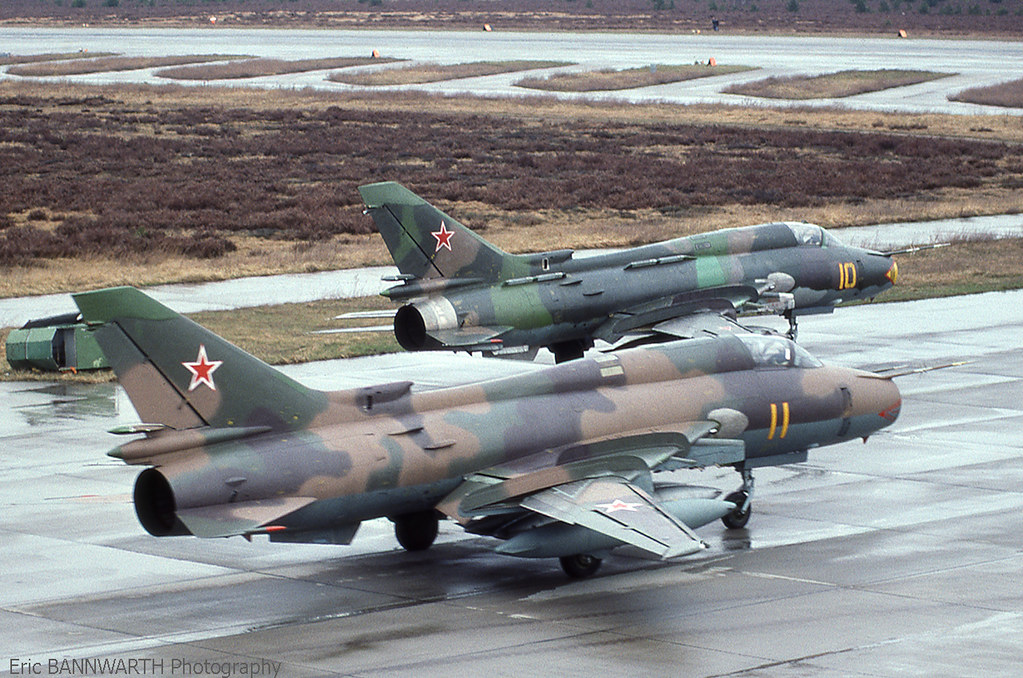 20 GvAPIB Su-17M4 11 yellow_14920 and 10_Apr 1994