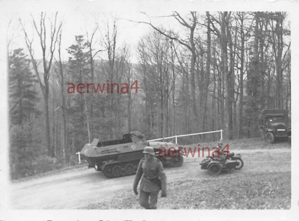 Kradschütze mit Schützenpanzer Wagen Sd.Kfz.251