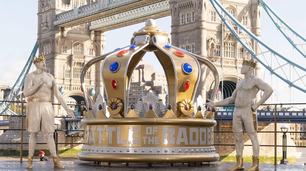 Гигантски статуи рекламират Нгану - Фюри в Лондон