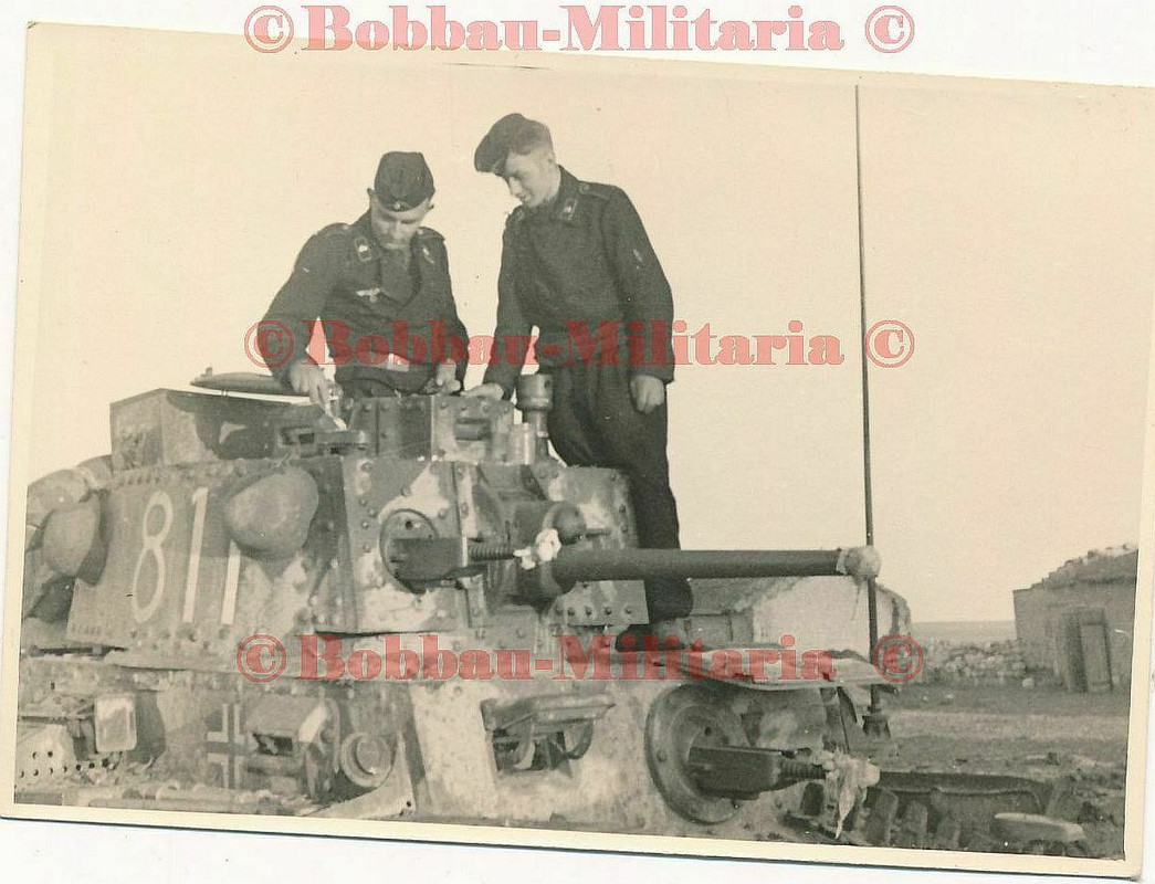Foto SKODA Panzerkampfwagen 38(t) mit weißer Turmnummer Panzer 811 Panzer