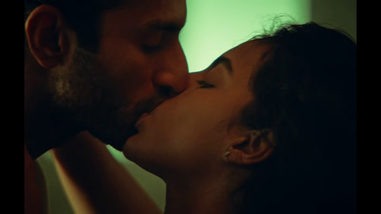 [Image: vlcsnap-2025-12-21-22h13m46s332.png]