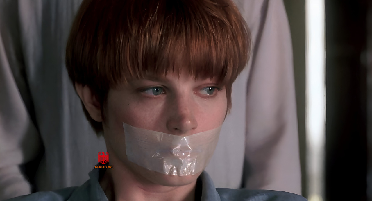 Bridget Fonda 9 - Single White Female 1992