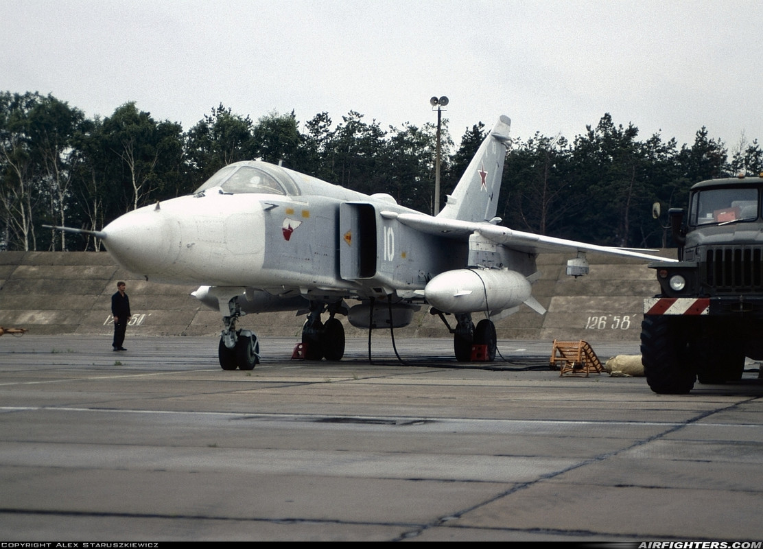 11 ORAP Su-24MR 10 White_0515320 (5)