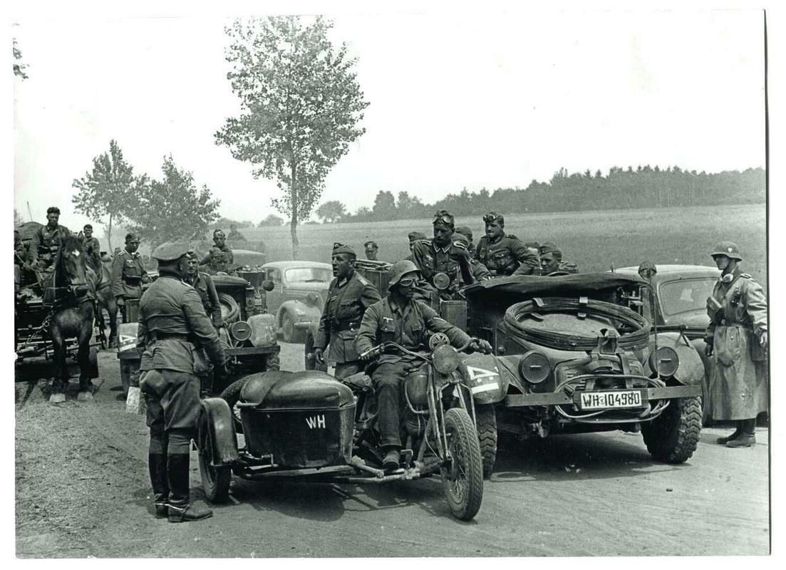 original Fotos Westfront  Motorrad  Kübelwagen