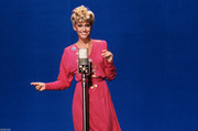 Olivia-Newton-Johnon-md65