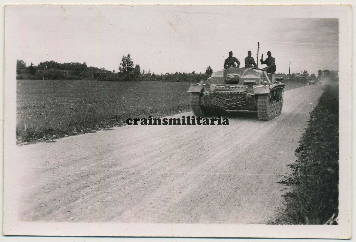 Orig. Foto Vormarsch StuG III Sturmgeschütz auf POLTSAMAA Jõgeva