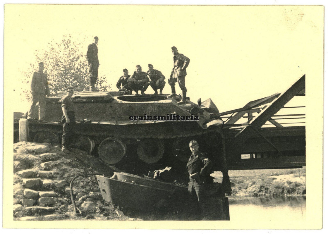 Orig. Foto zerstörte Russland Panzer T-34 Tank bei WILNA Vilnius Litauen 1941