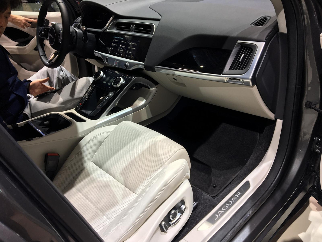 4DA81CD0-9C8A-48AC-8FB5-0CF0FF2FFA70