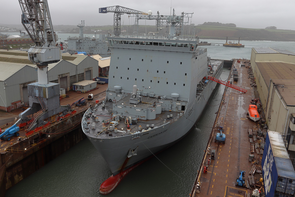 Cardigan Bay (L.3009) пришвартовано в Фалмуте, Корнуолл, 21 февраля 2025