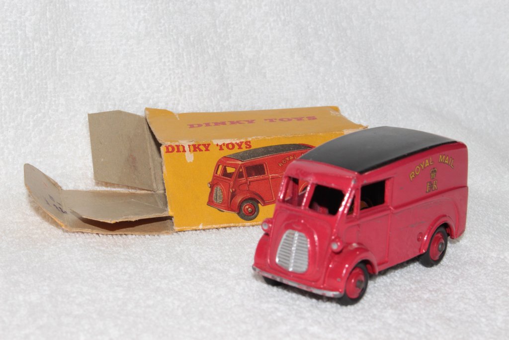 107_DT_260_Royal_Mail_Van