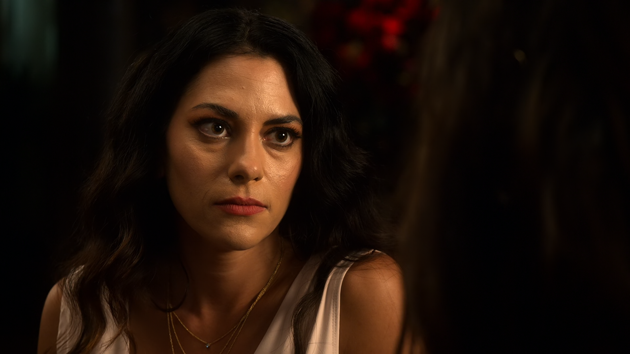 Lucifer.S06E01.Nothing.Ever.Changes.Around.Here.1080p.10bit.NF.WEBRip.DDP5.1.HEVC-Vyndros.mkv_snapsh