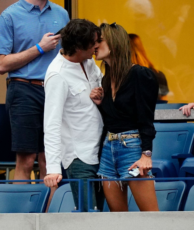 alessandra-ambrosio-at-us-open-finals-in-new-york-09-08-2018-4