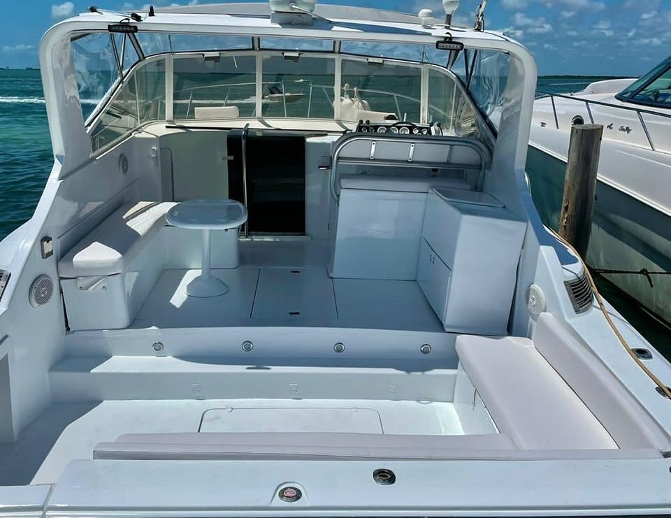 Blue Magic 38 ft boat charter Cancun - Panoramic view showing spacious deck perfect for Isla Mujeres tours