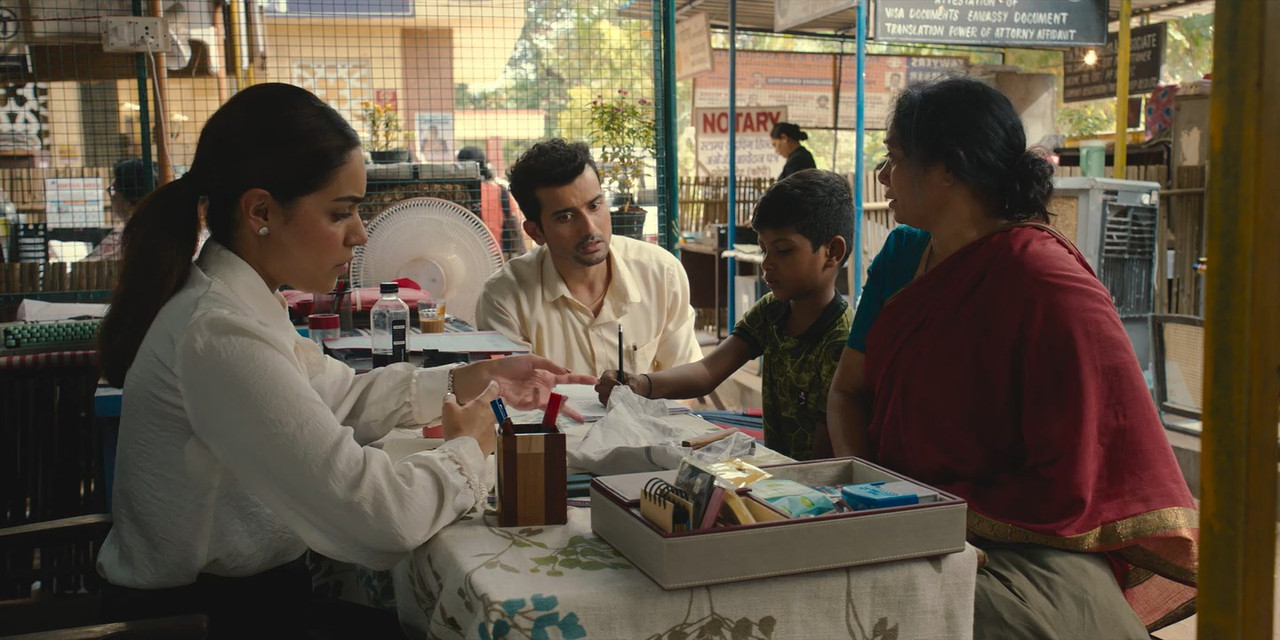Maamla Legal Hai (2024) WebRip Season 1 [Hindi + Tamil + Telugu] 480p 720p ESub - Complete Screenshot