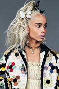 [Bild: wallpapersden-com-zoe-kravitz-latest-pho...0x1080.jpg]