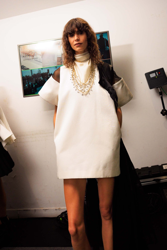 SACAI SS26 BACKSTAGE ACIELLESTYLEDUMONDE 002