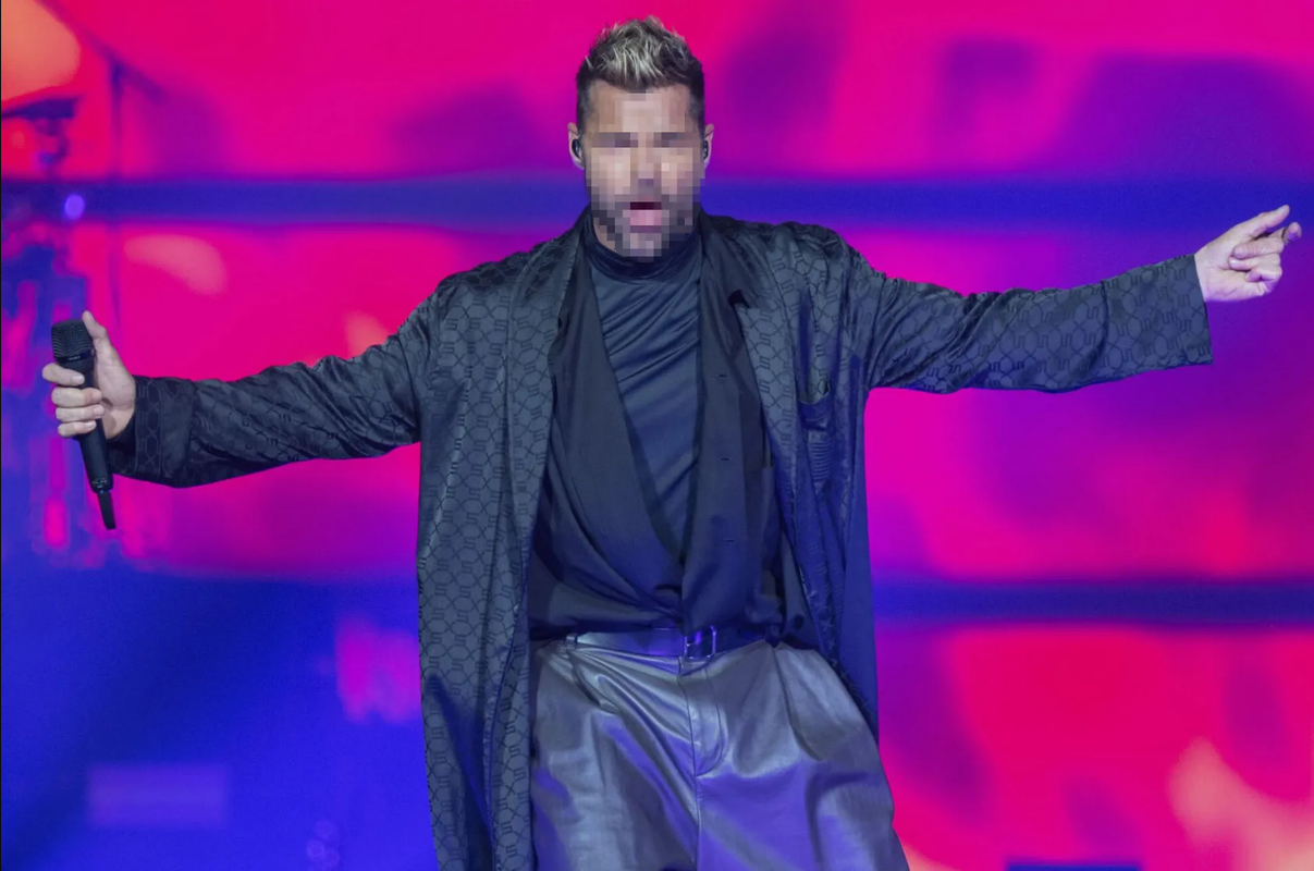 ¡Irreconocible! Ricky Martín reaparece y causa polémica por su nuevo rostro