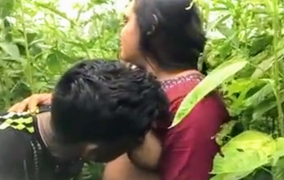 Hot girlfriend outdoor jungle bf licking her boobs