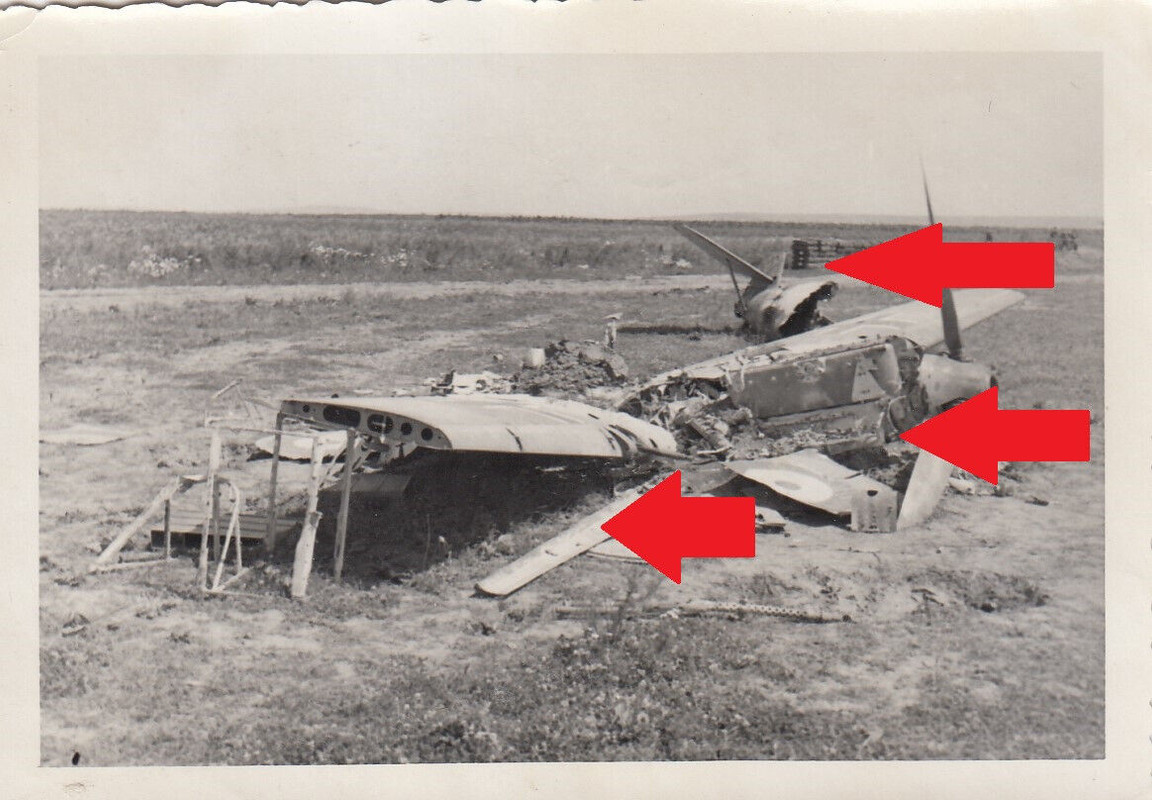 265, Privat Foto Roman - Rumänien zerstörte Me 109 auf Feld Flugfeld Juli 1941 !