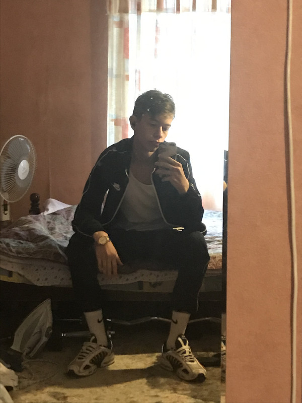 EF956C5D-AEF8-4147-A153-8B5D707F2625