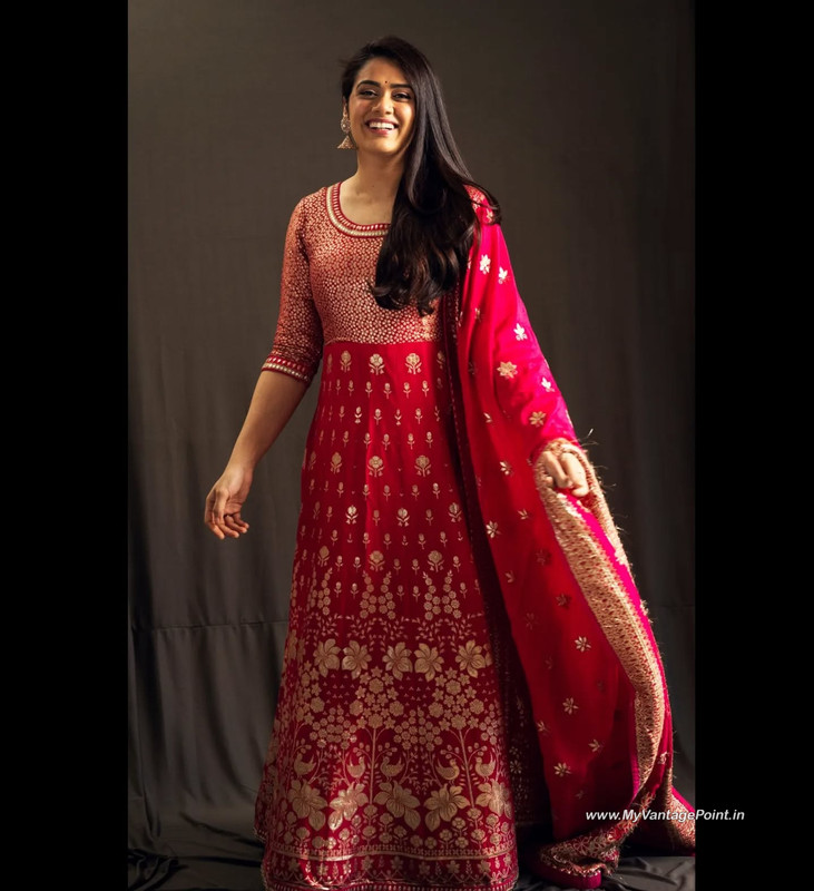 11-Girija-Oak-Godbole-Photos-Wallpapers-in-Red-Saree-My-Vantage-Point