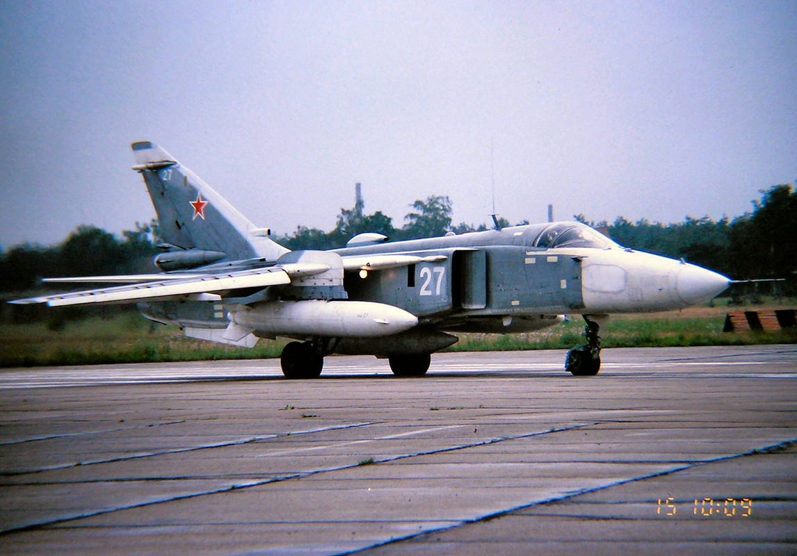 11 ORAP Su-24MR 27 White_0615313_15.06.93