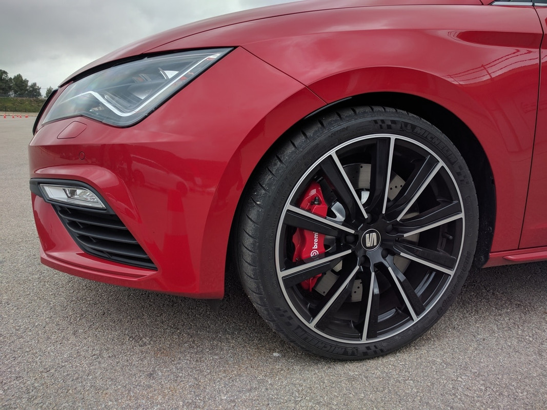 LEON-CUPRA-300-2