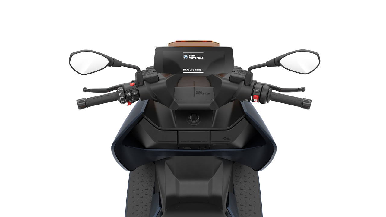 P90512331_highRes_bmw-ce-04-my-2024