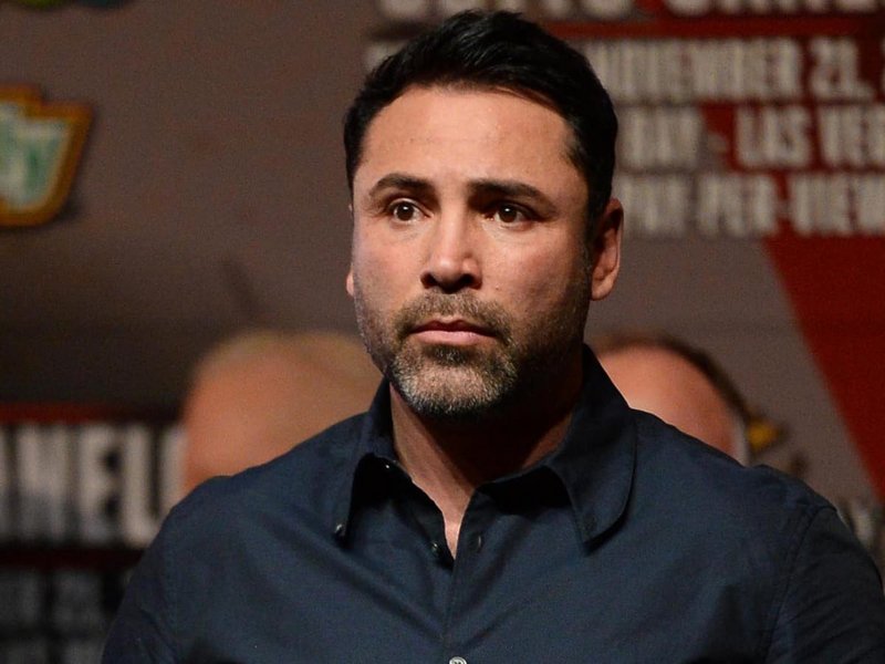 Съдят Оскар Де Ла Оя за изнасилване