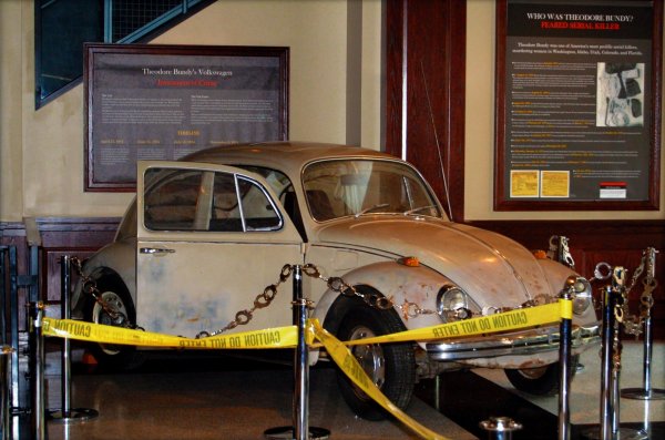 i.postimg.cc/mkNznzdx/Ted-Bundy-Volkswagen-Beetle-rustdamaged.jpg