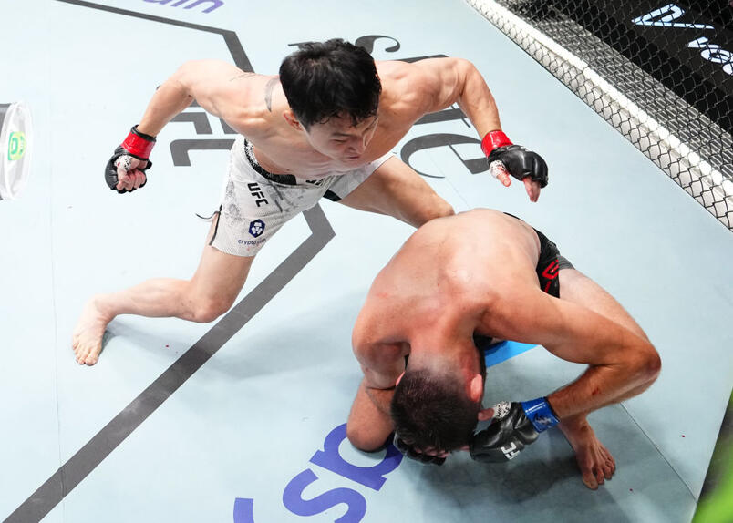 Nate Landwehr vs. Choi Doo-ho in featherweight