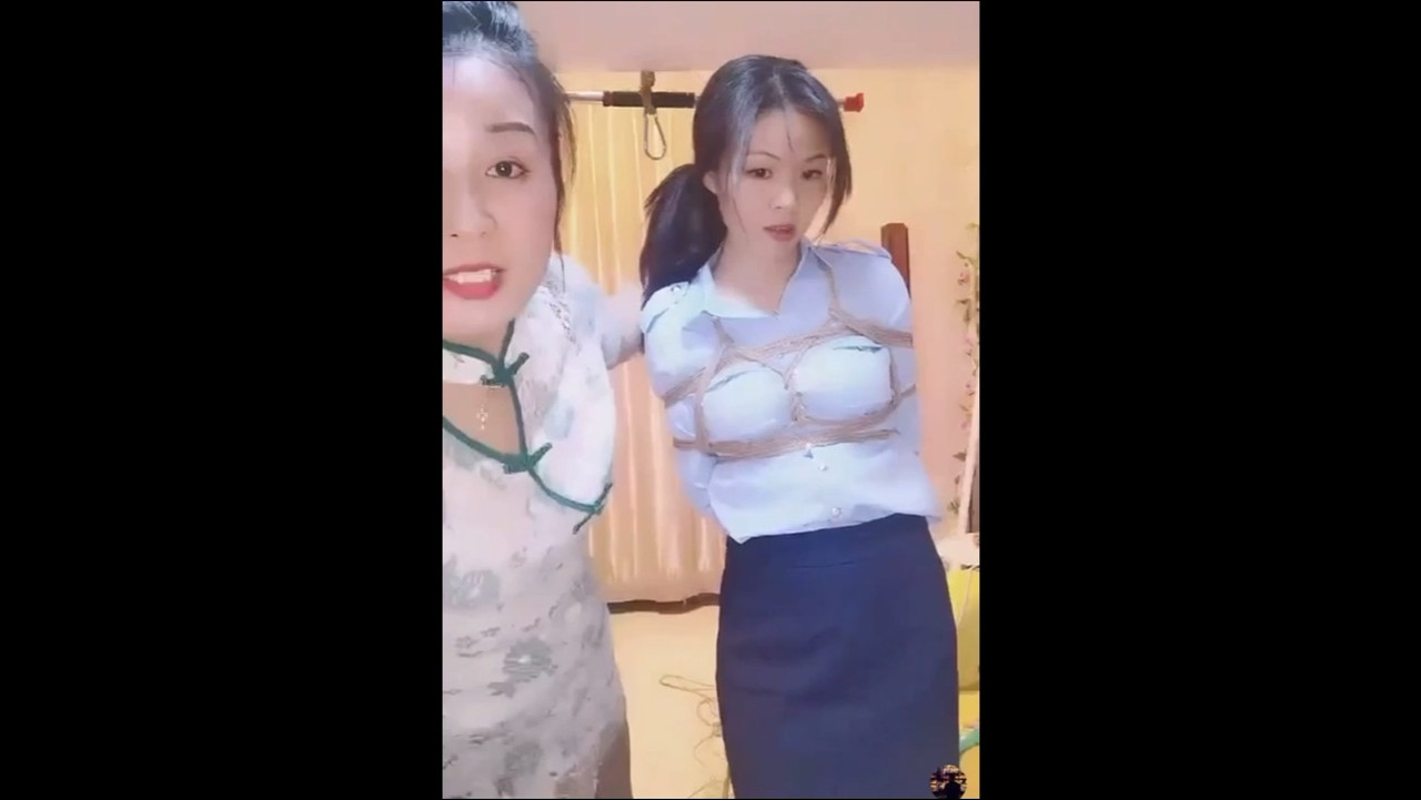王丽直播 双人互吊.mp4_20220425_091009.668