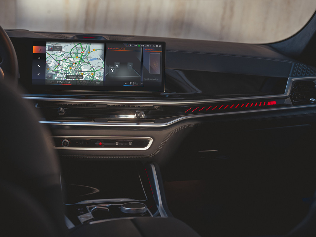 P90492409_highRes_the-new-bmw-x6-m60i-
