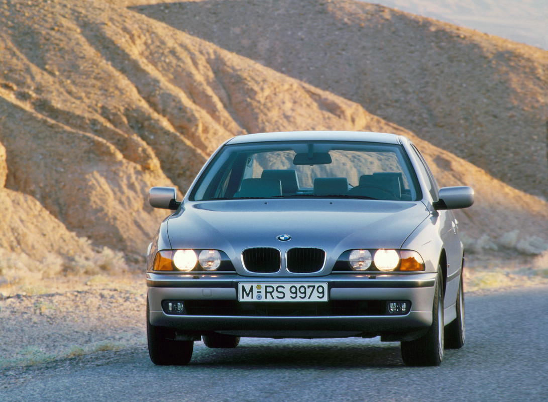 P90504618_highRes_bmw-5-series-sedan-e
