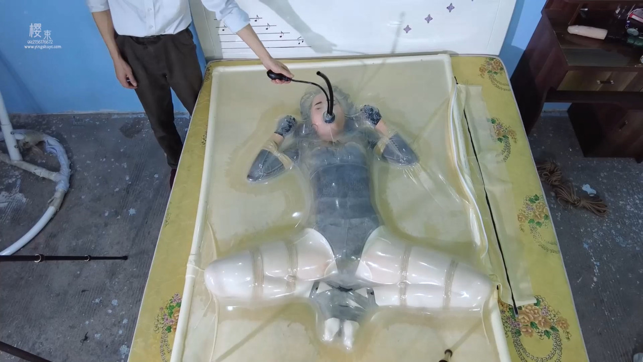 樱束原创 首尝透明乳胶真空床.mp4_20220616_131629.885