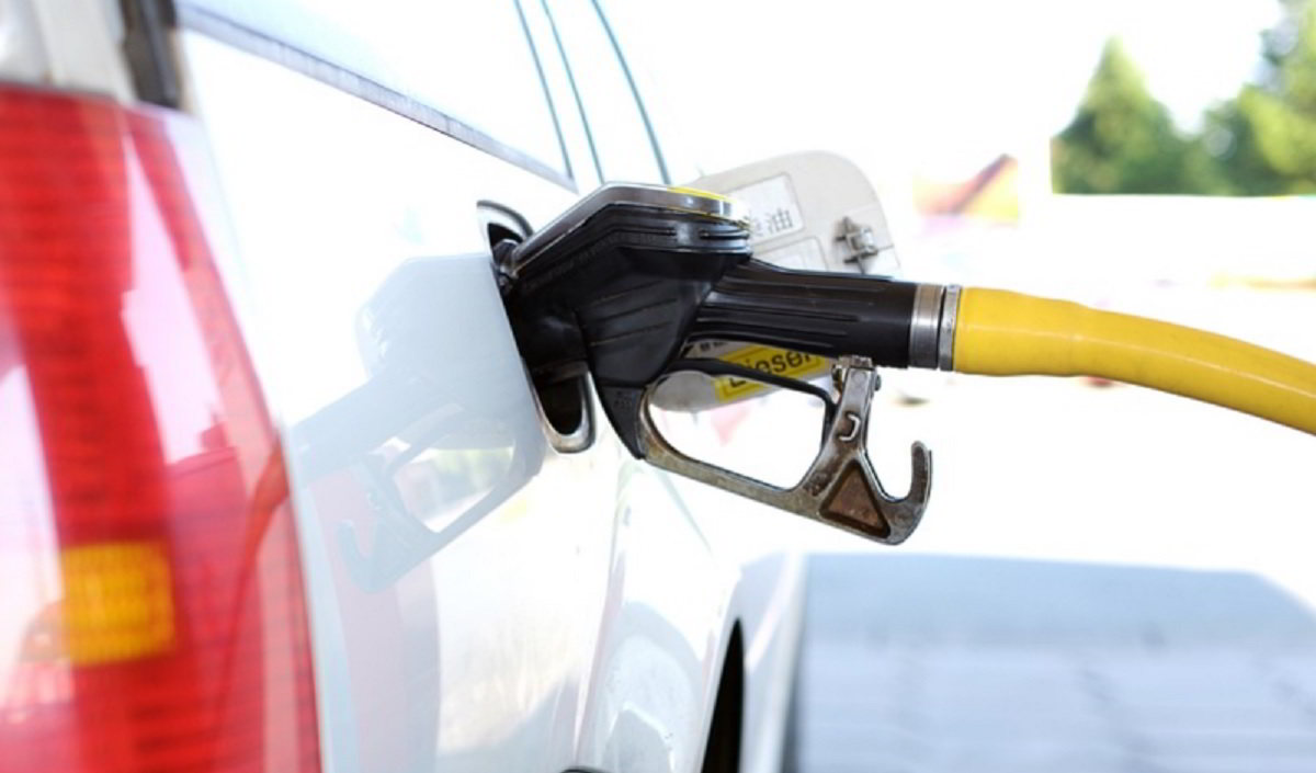 Caro carburanti e boom dei costi energetici, Cingolani: “colossale truffa”
