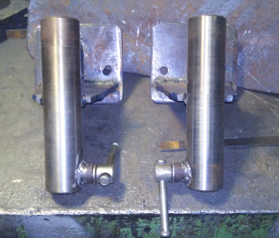 6 Кронштейны сидений