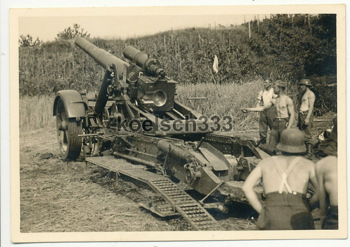 Foto Kanonier feuert den 21cm Mörser 18 ab ! Wehrmacht Artillerie Geschütz ... !(2)