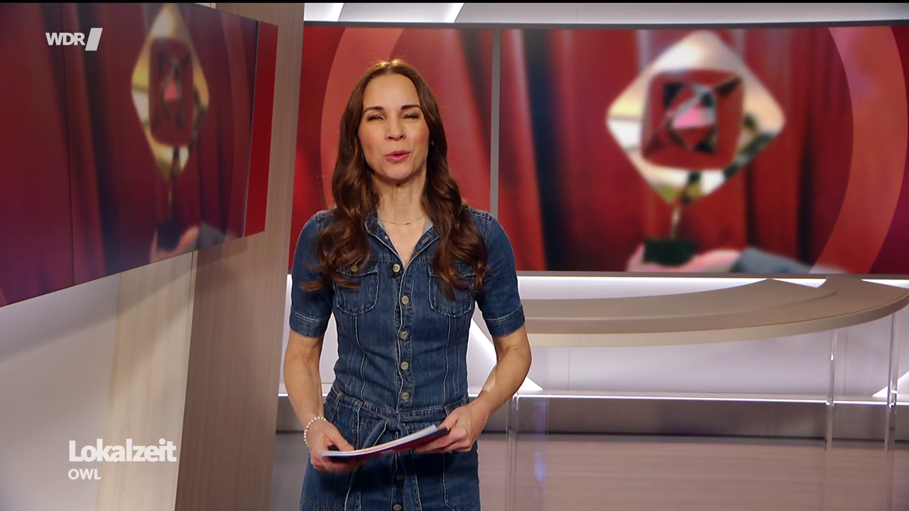 Kristina Sterz WDR Lokalzeit OWL 24 04 2026 90X Caps 76