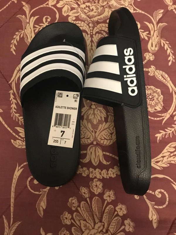 Ojotas negras detalle