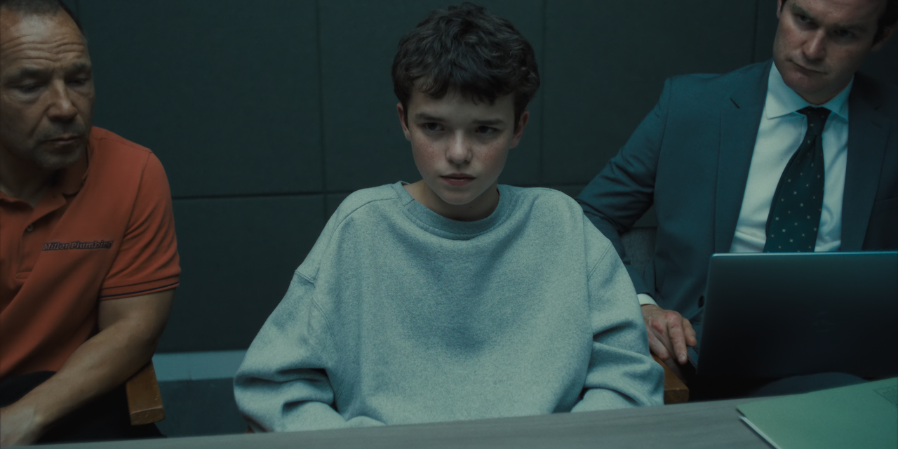 Adolescence.S01E01.2160p.10bit.NF.WEB-DL.DDP5.1.HEVC-Vyndros.mkv_snapshot_00.51.35_[2025.05.26_15.36