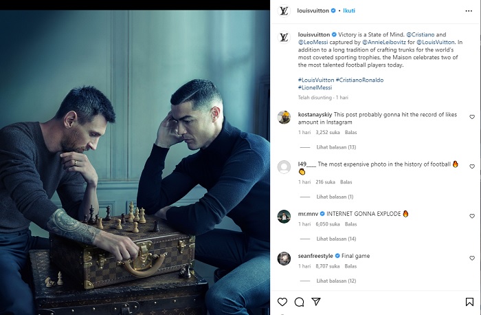 Potret Lionel Messi dan Cristiano Ronaldo dalam satu foto membintangi sebuah iklan dari rumah mode mewah ternama asal Prancis, yakni Louis Vuitton.