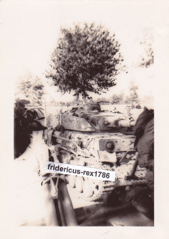 Foto Panzer Tank PzKpfw IV mit Kennung Nr. 700 Endkampf Turmschü