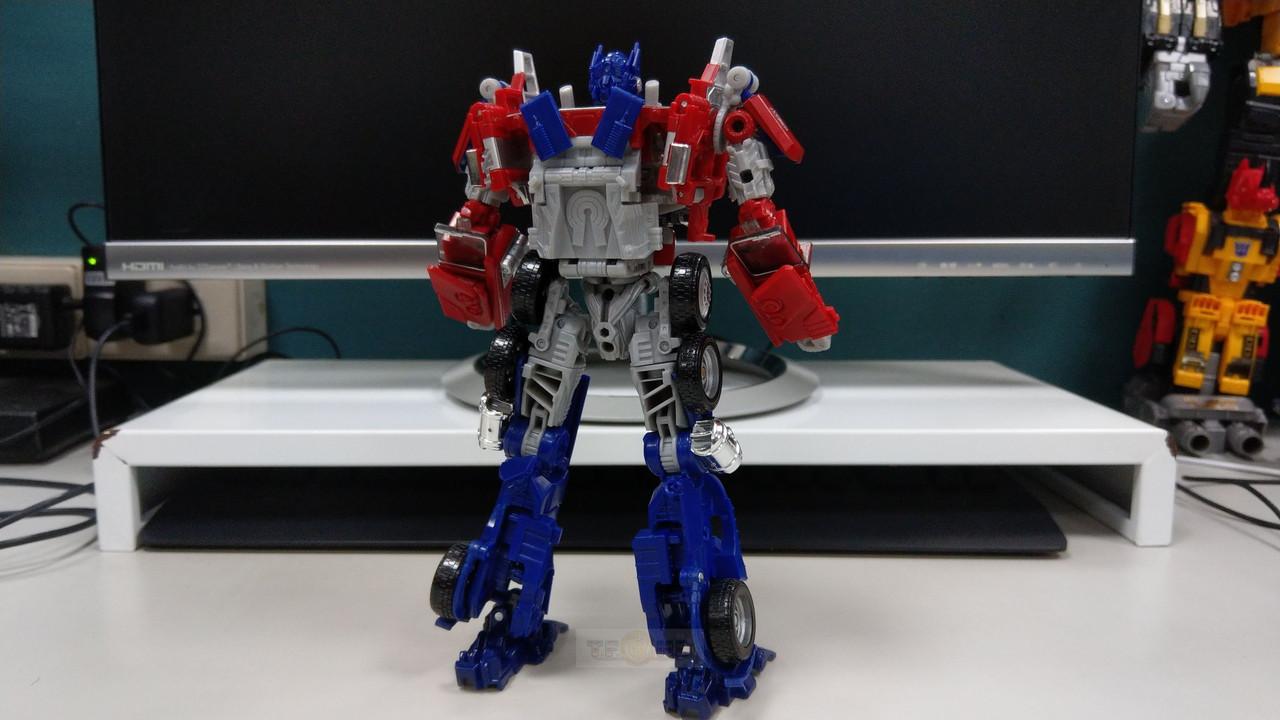 03-Legendary-Optimus-Prime