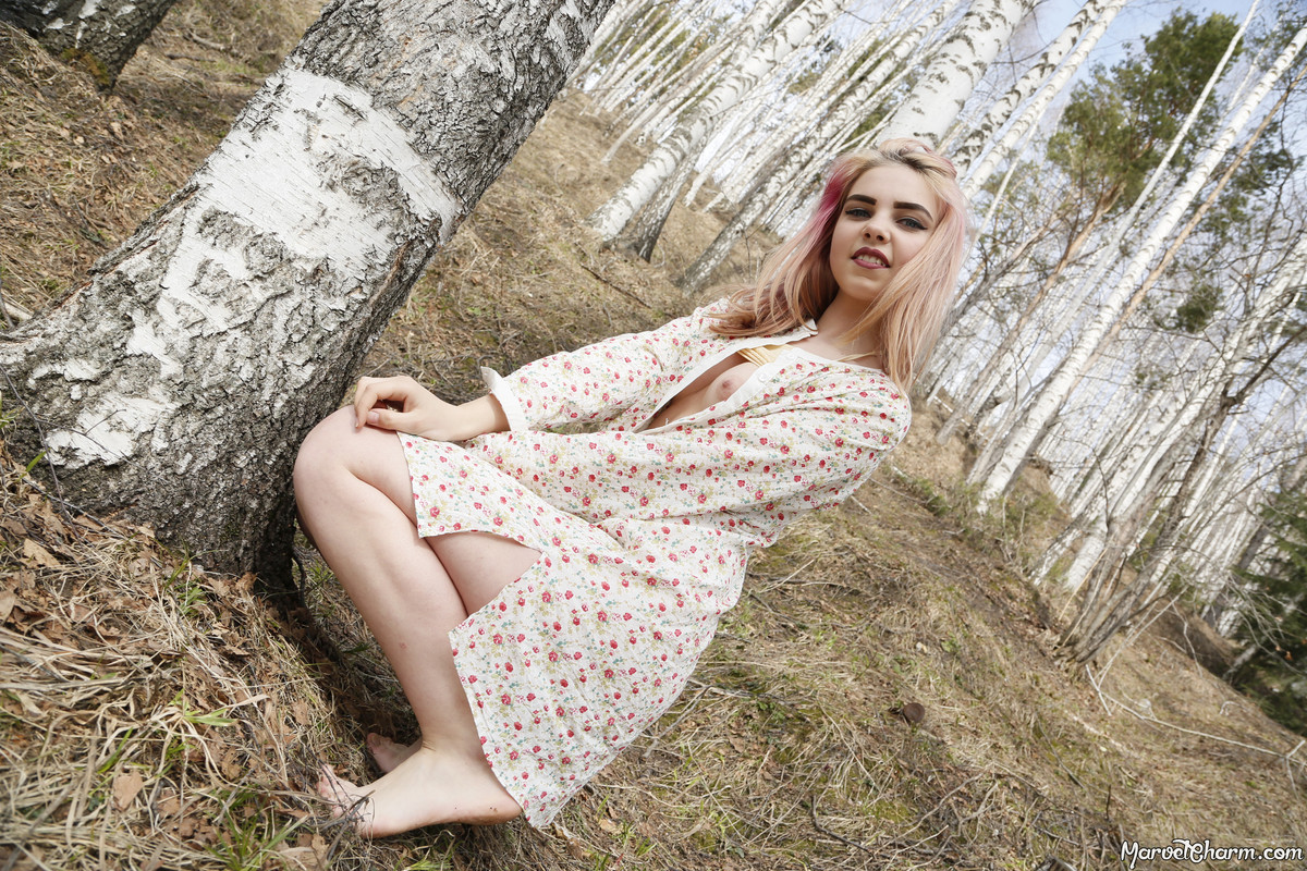 MarvelCharm_Rebecca-Outdoor-Peeks-119