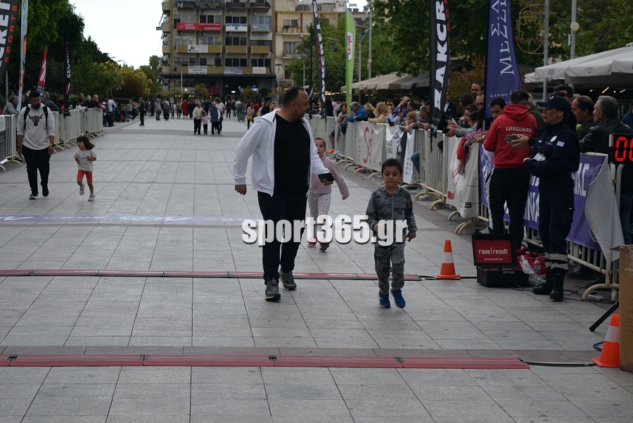 , 23&omicron;&sigmaf; &Alpha;&gamma;ώ&nu;&alpha;&sigmaf; &Delta;&rho;ό&mu;&omicron;&upsilon; &Kappa;&alpha;&lambda;&alpha;&mu;ά&tau;&alpha;&sigmaf;: &Mu;&iota;&alpha; &pi;&omicron;&lambda;ύ&chi;&rho;&omega;&mu;&eta; &gamma;&iota;&omicron;&rho;&tau;ή &alpha;&theta;&lambda;&eta;&tau;&iota;&sigma;&mu;&omicron;ύ &mu;&epsilon; &pi;&rho;&omega;&tau;&iota;έ&sigmaf; &Mu;&pi;&omicron;&upsilon;&rho;ί&kappa;&alpha; &kappa;&alpha;&iota; &Zeta;&omicron;&sigma;&kappa;ί&nu; (&phi;&omega;&tau;&omicron;&gamma;&rho;&alpha;&phi;ί&epsilon;&sigmaf; &kappa;&alpha;&iota; &beta;ί&nu;&tau;&epsilon;&omicron;)