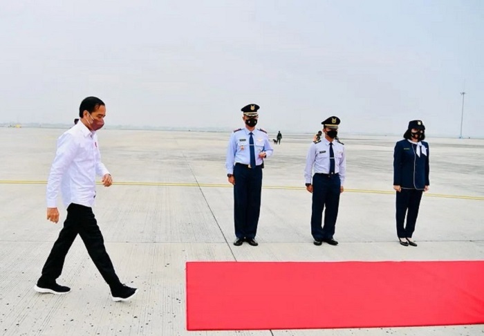 Presiden Jokowi tiba di Bandara Internasional Yogyakarta (YIA),.